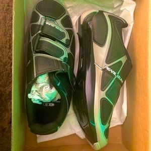 Biking shoes brand new never worn negotiable price!☺️